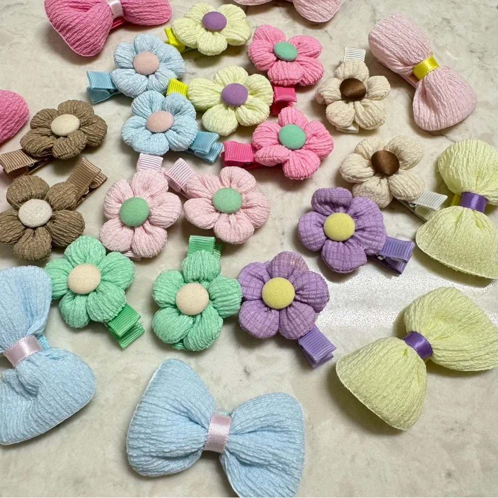🌸 24-Piece Handmade Hair Clip Set | 8 Flower Pairs & 4 Bow Pairs 🎀 - Picture 5 of 16